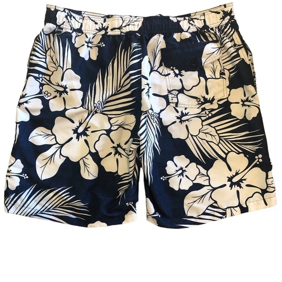 St. John’s Bay Men’s Swim Trunks Size XL Blue White Hawaiian Print 10” Inseam - Picture 2 of 6